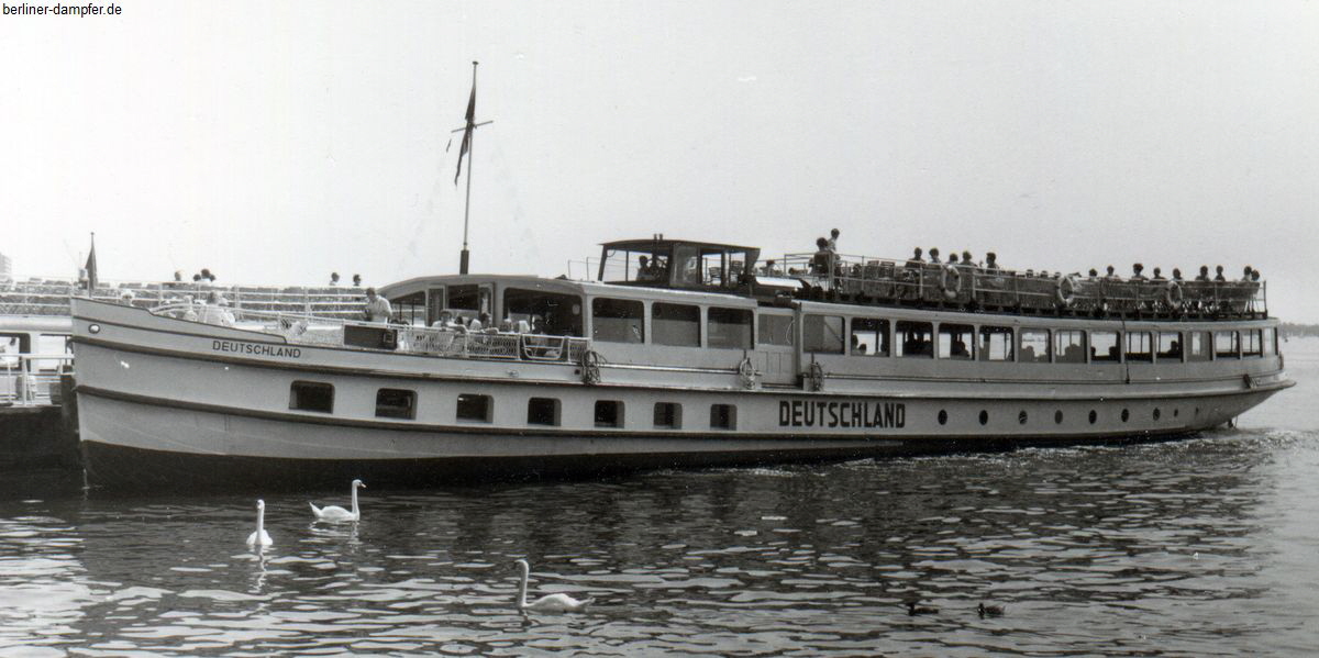 1967 ca MS Deutschland in Tegel klein