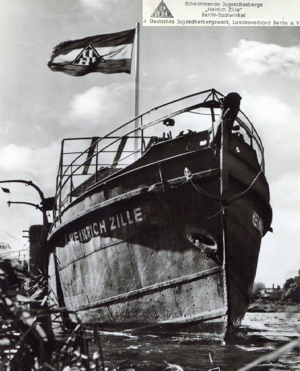 1956 ca Heinrich Zille Jugendherbergsschiff klein
